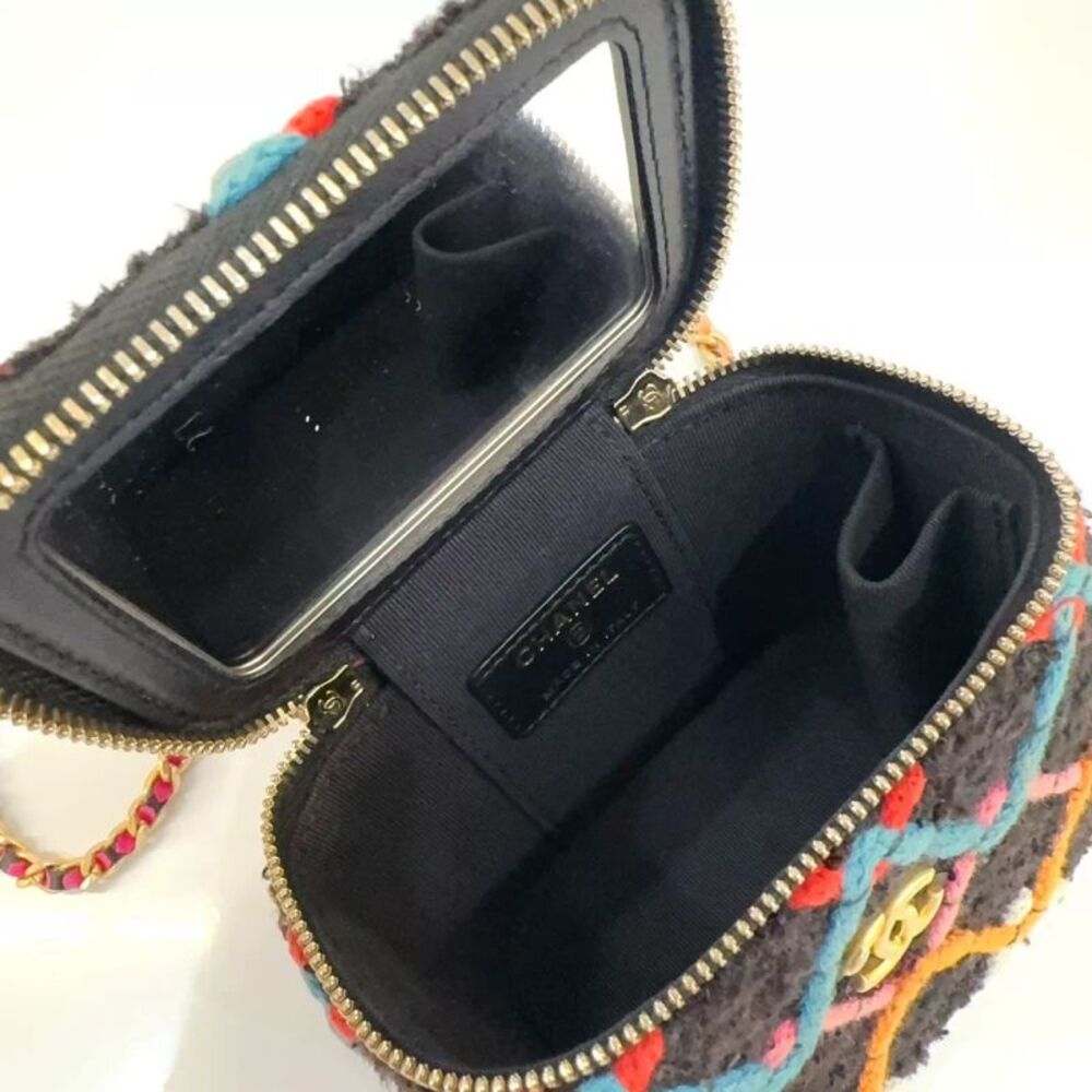 Chanel Women Pre-Loved Bag Very Good Condition - Picture 7 of 9